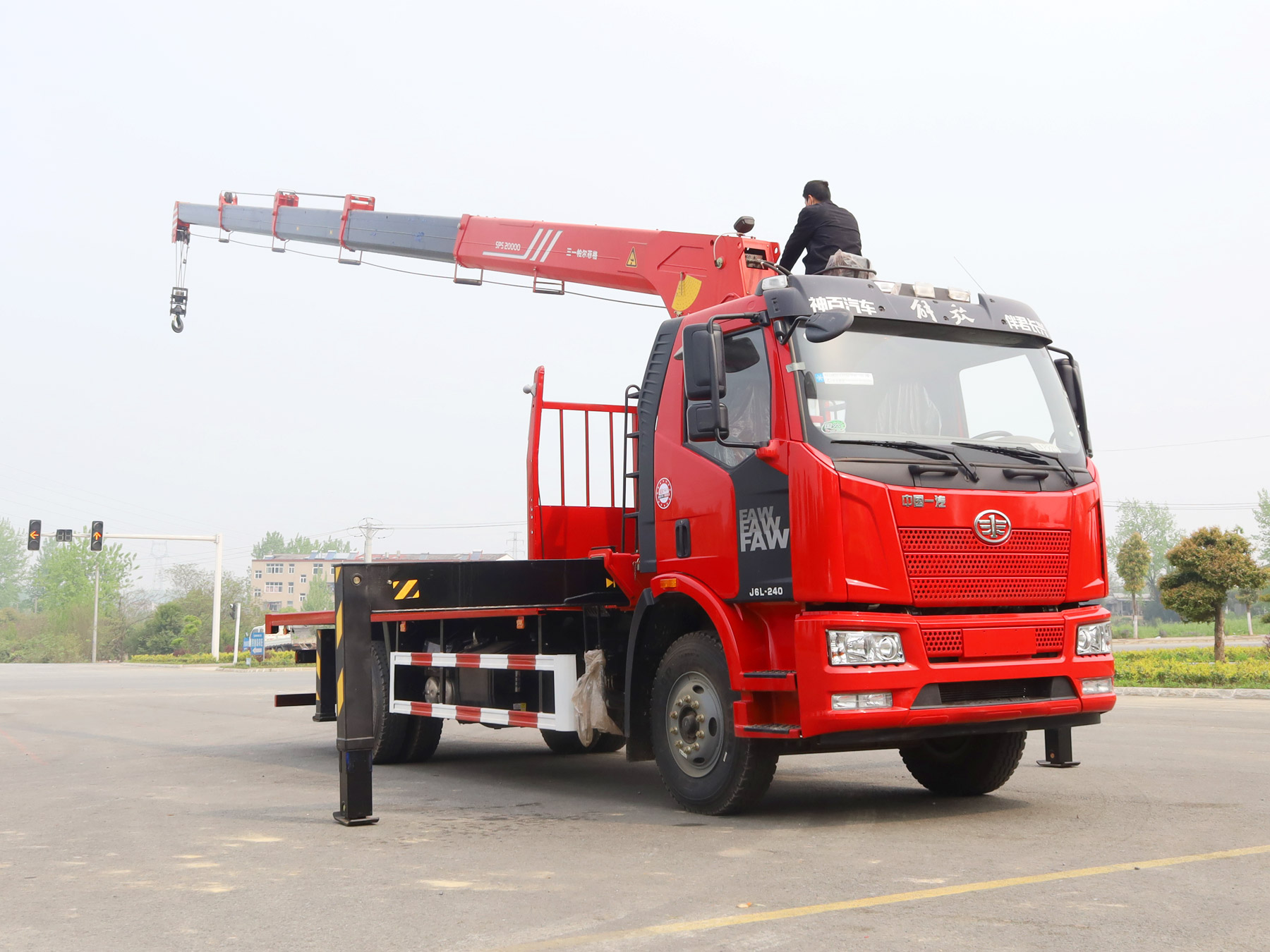 國(guó)六解放J6L單排駕駛室上裝三一8噸直臂式吊機(jī)隨車(chē)吊