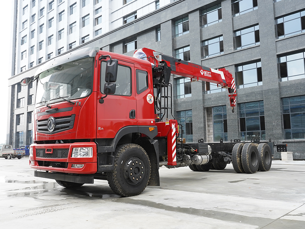 國(guó)六東風(fēng)T5后雙橋新飛工12噸五節(jié)直臂吊機(jī)隨車(chē)吊