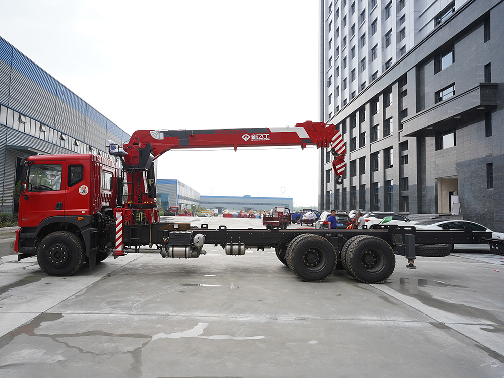 國六東風(fēng)T5后雙橋新飛工12噸五節(jié)直臂吊機(jī)隨車吊