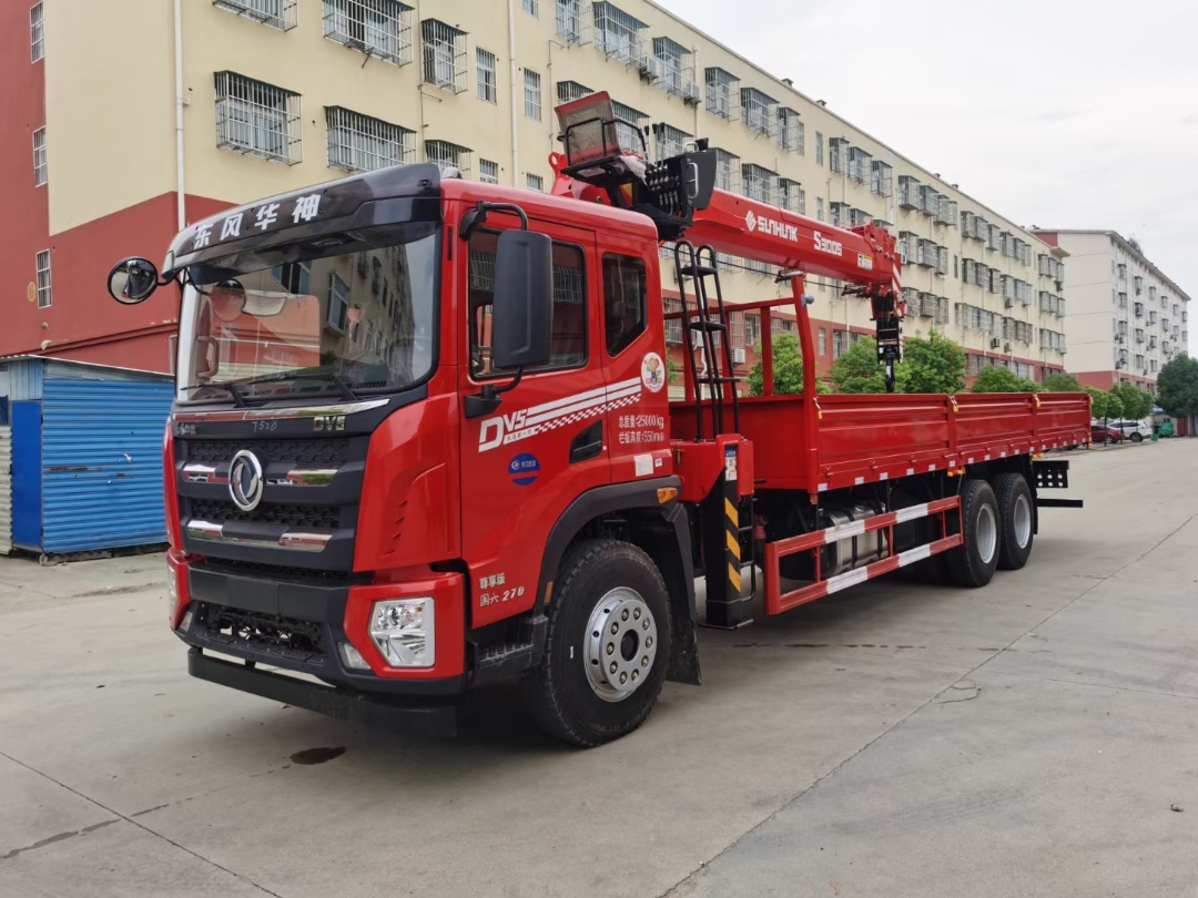 國(guó)六東風(fēng)華神DV5后八輪宏昌天馬12噸五節(jié)臂吊機(jī)隨車(chē)吊