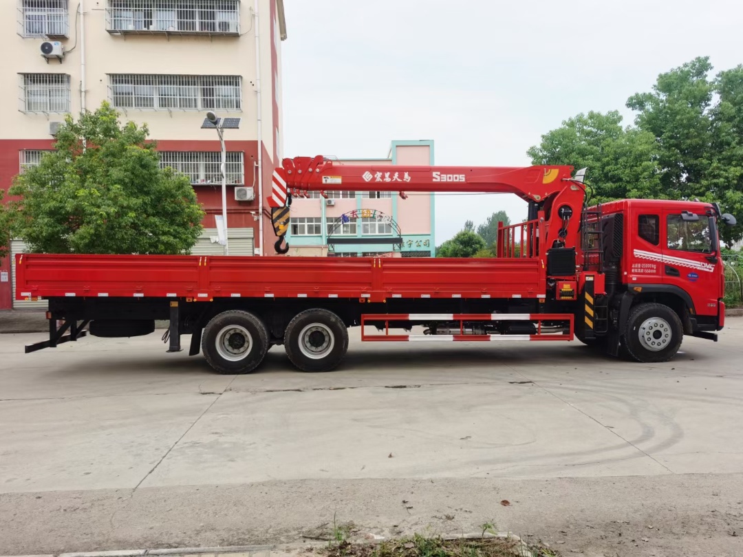 國六東風(fēng)華神DV5后八輪宏昌天馬12噸五節(jié)臂吊機(jī)隨車吊