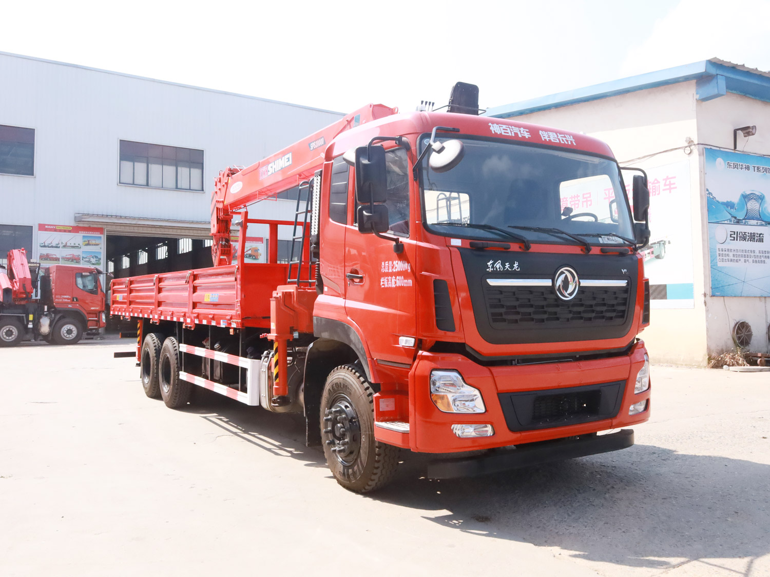 國(guó)六東風(fēng)天龍VL后雙橋上裝石煤12噸直臂式吊機(jī)隨車吊