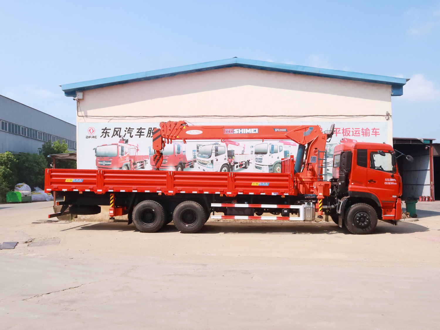 國(guó)六東風(fēng)天龍VL后雙橋上裝石煤12噸直臂式吊機(jī)隨車吊